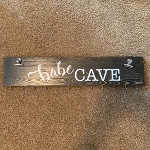 Wall hanger with hooks